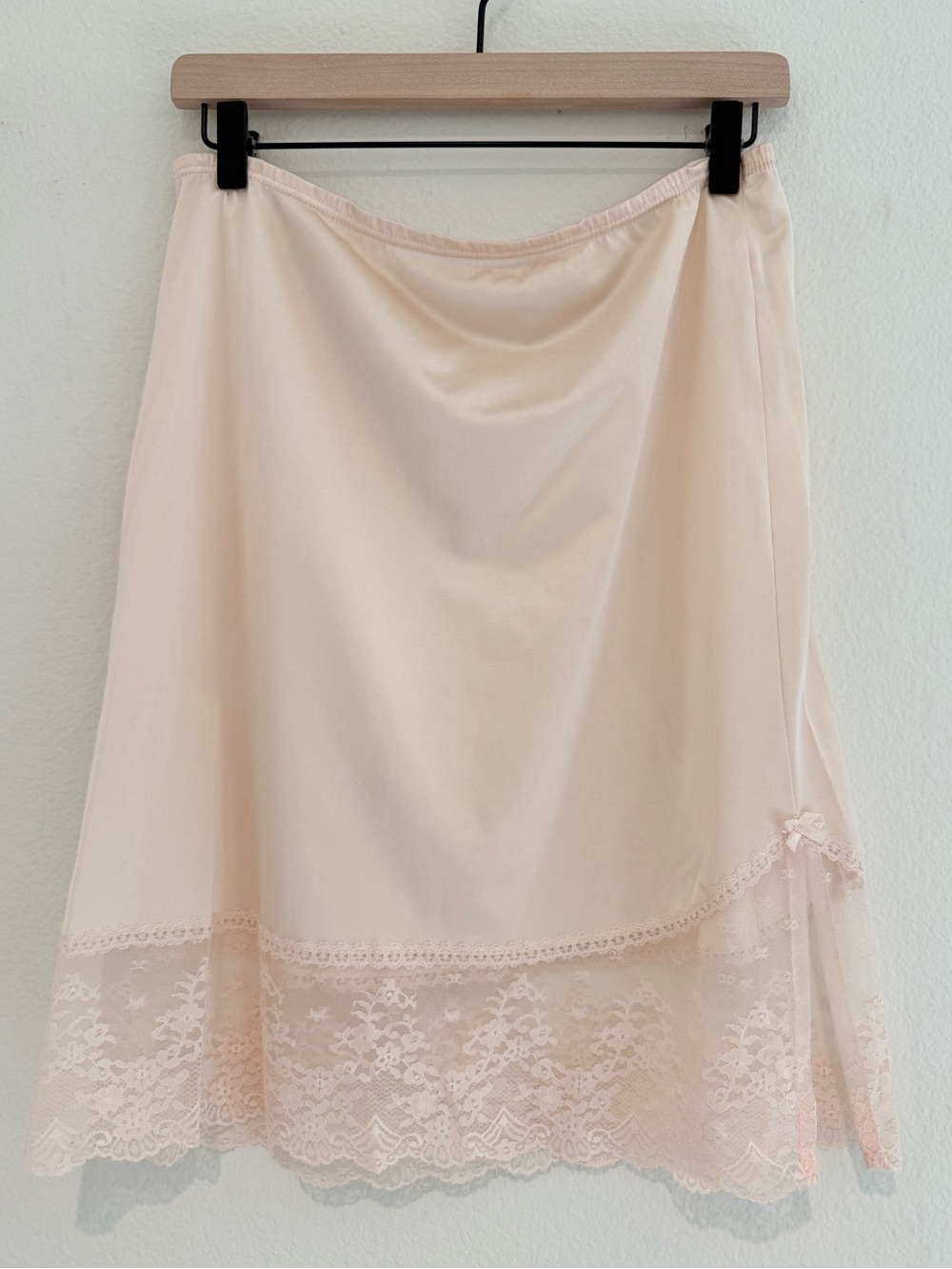 Vintage Vanity Fair Light Blush dainty Lace Hem half Slip Skirt bow side slit